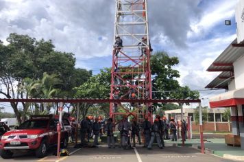 Estágio de Salvamento em Alturas é realizado na Estação de Bombeiros de Tietê