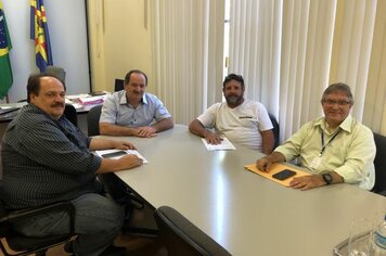 Prefeito Aldo recebe assessores e coordenador da Fundação Procon