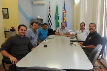 Prefeito recebe assessores do deputado Chico Sardelli