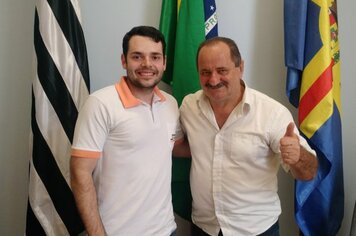 Grupo Sanson doa três computadores para a prefeitura