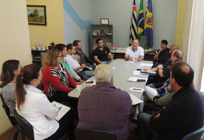  Prefeito realiza reunião com secretários e diretores