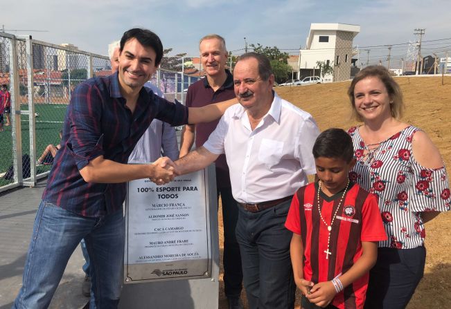 Prefeitura de Cerquilho inaugura quadra society e de areia, parque infantil e ambiente revitalizado no Residencial Galo de Ouro