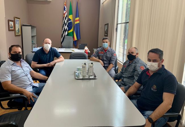 Prefeito Zé Roberto recebe visita de comandantes dos Bombeiros