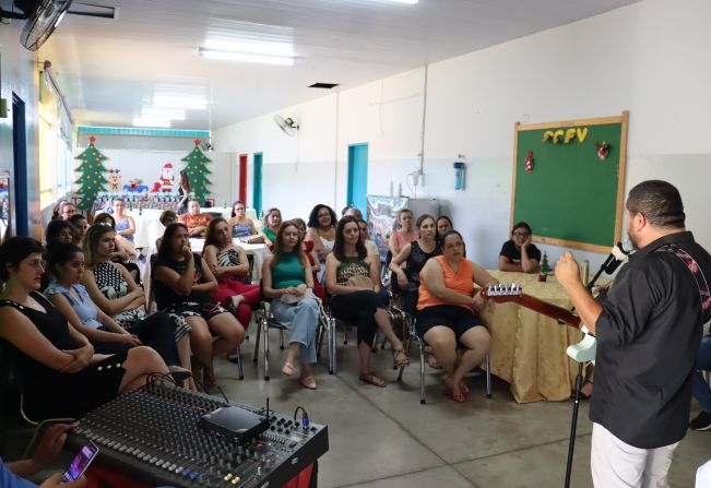 Equipe do Social de Cerquilho participa de palestra motivacional 