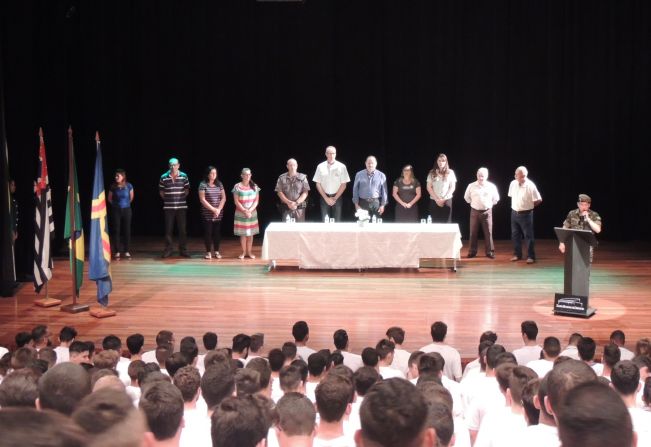 Jovens de Cerquilho participam de Solenidade de Juramento à Bandeira