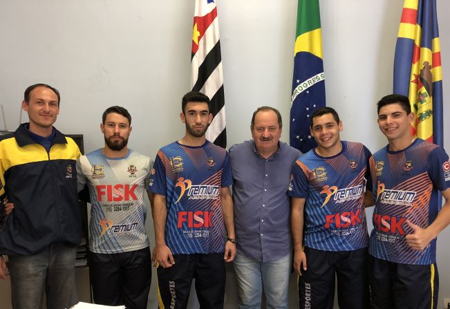 Atletas cerquilhenses de handebol são convocados para o acampamento da seleção brasileira