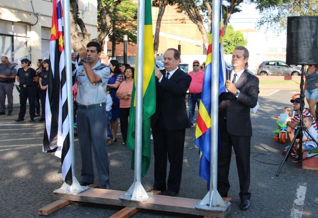 Desfile Cívico do aniversário da cidade emociona público presente