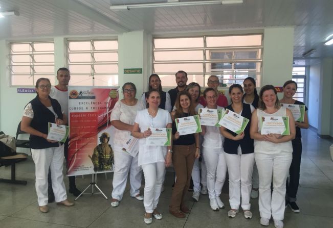 Enfermeiras municipais participam de treinamento prático para atendimento de emergências
