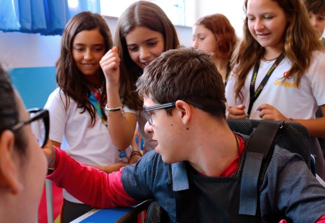 Alunos do Colégio Origem visitam a Escola EMEBE