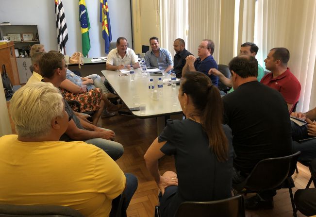 Prefeito Aldo realiza reunião com secretários e diretores