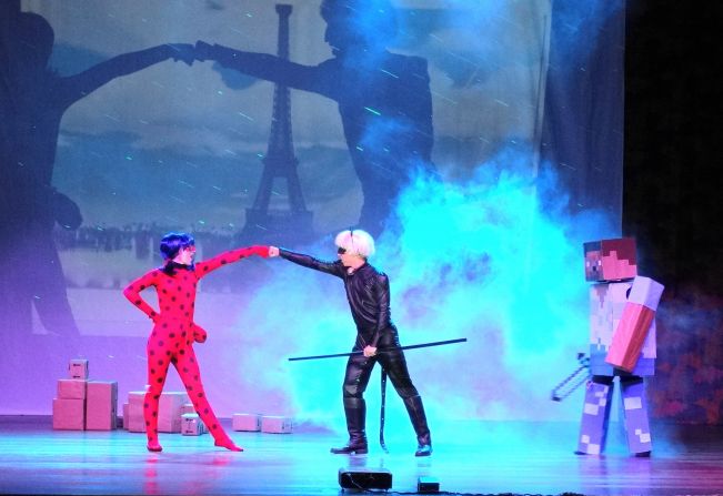 Teatro recebe Miraculous e Doutora Brinquedo em um só espetáculo