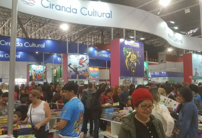 Funcionárias da Biblioteca de Cerquilho participam de Bienal do Livro em São Paulo