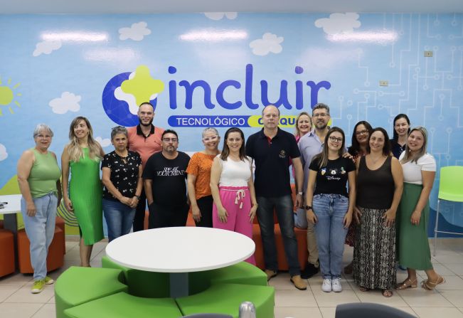 Prefeito visita Projeto Incluir Tecnológico, iniciativa pioneira na educação especial do município