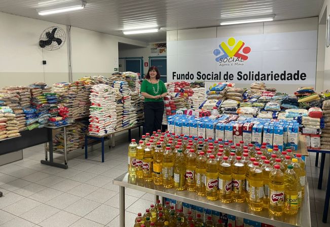 O Fundo Social de Solidariedade de Cerquilho recebe os alimentos arrecadados na portaria do 23º Cerquilho Motofest pelo público que prestigiou o evento. 