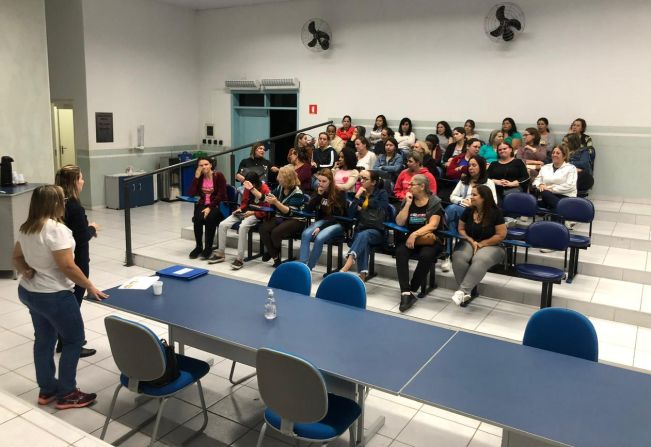 Palestra com nutricionista da Cozinha Piloto orienta pais e professores sobre a seletividade e o ciclo de recusa alimentar de crianças 