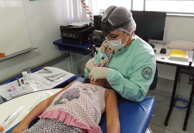 Crianças da rede municipal recebem tratamento da Faculdade de Odontologia da USP