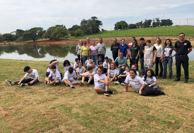 2 mil peixes são soltos no Parque dos Lagos em Cerquilho