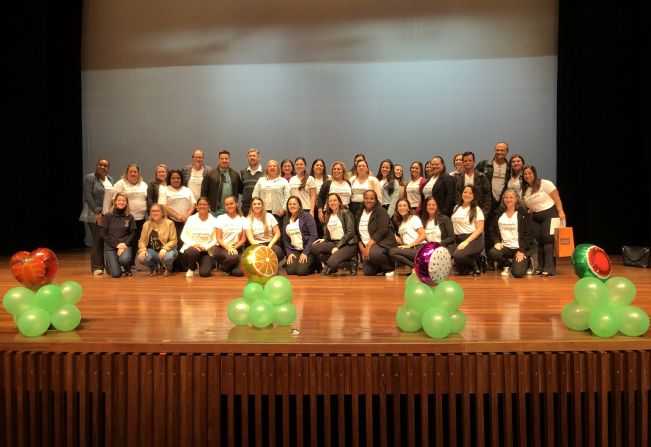 Evento educativo no Teatro Municipal promove conscientização sobre alimentação saudável na Educação Infantil