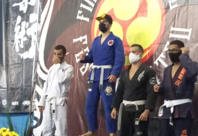 Atleta cerquilhense se consagra campeão paulista de Jiu Jitsu em duas categorias