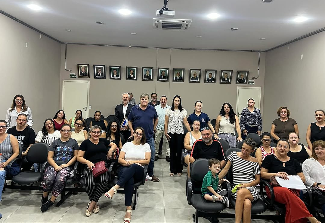 Na quarta-feira (12/03), o Prefeito Du Pilon recebeu na Prefeitura os familiares de crianças atípicas para uma reunião fundamental. Veja mais!