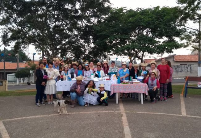 Turmas do Projeto Professor na Praça fazem confraternizações