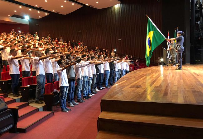 Jovens de Cerquilho participam de Solenidade de Juramento à Bandeira
