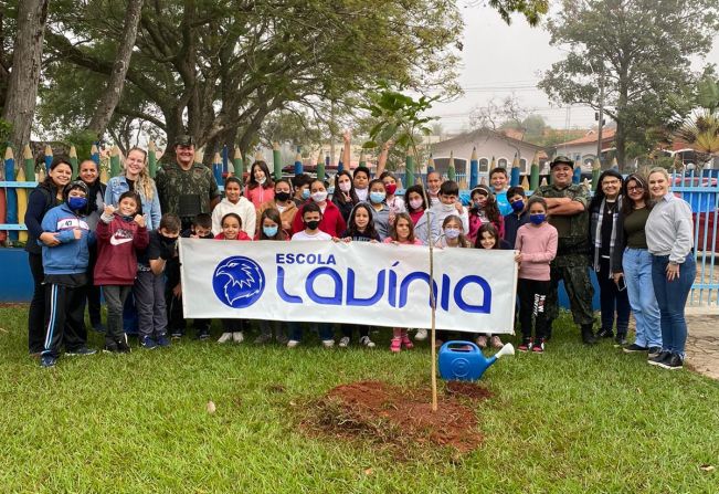 Dia do Meio Ambiente é celebrado com plantio de árvores da Escola Lavínia