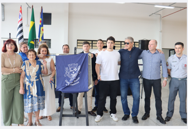O Prefeito José Roberto Pilon, juntamente da Presidente do Fundo Social de Solidariedade Valéria Pilon, inauguraram a Escola de Ensino Fundamental Mariluce Bellucci Roma, no bairro Galo de Ouro em Cerquilho.