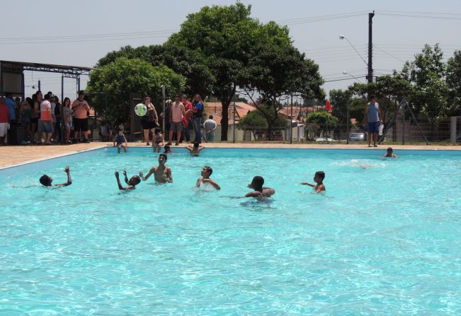 Prefeitura reinaugura piscina do Centro Esportivo Ricardo Miranda