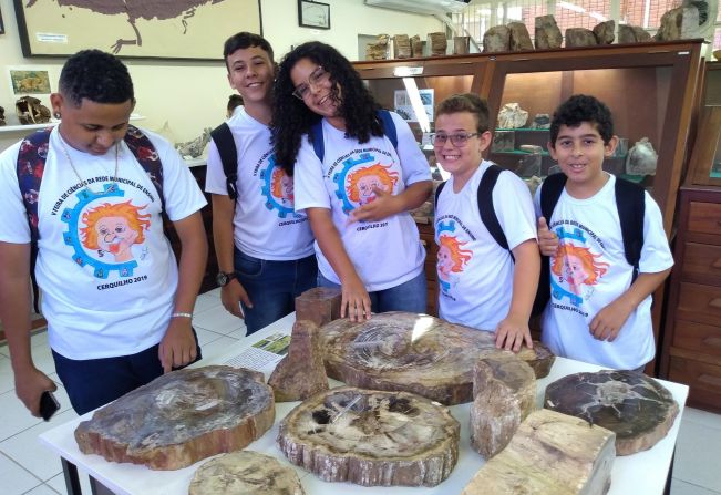 Alunos finalistas da V Feira de Ciências da Rede Municipal de Cerquilho visitam UNESP – Rio Claro