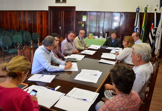 Prefeito e secretária participam de reunião sobre Consórcio Intermunicipal da Saúde