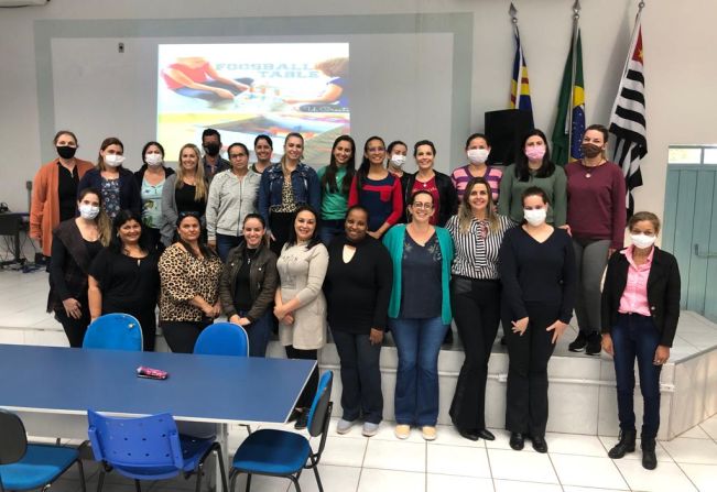 Professores do Maternal I e II participam de formação continuada