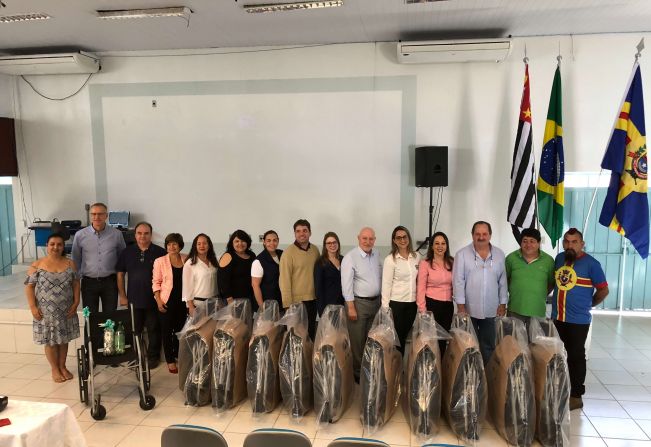 Campanha “Lacres que ajudam vidas” consegue dez cadeiras de rodas