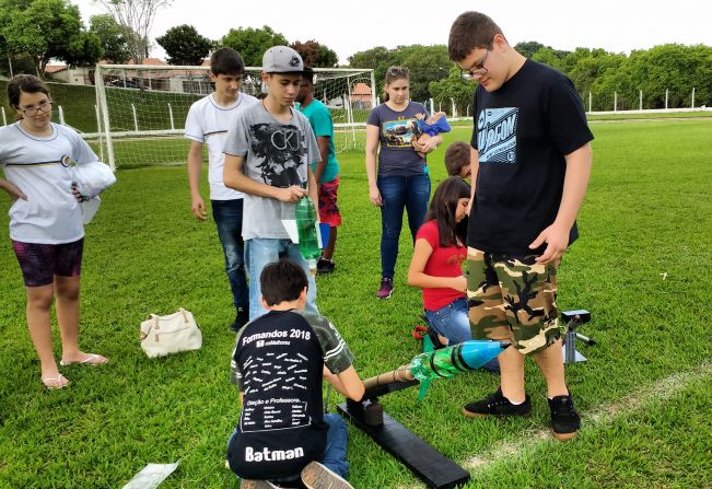 Alunos do Projeto “Cientistas do Amanhã” participam da 1ª Corrida Espacial de Foguetes em Cerquilho