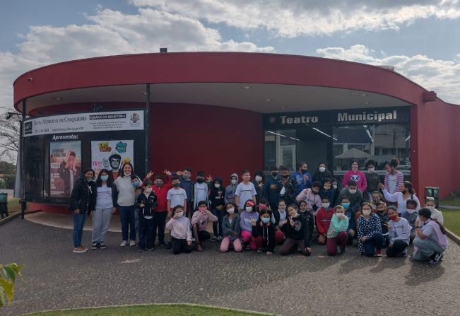 Alunos da escola “Lázara” visitam o Teatro Municipal e o Centro Cultural