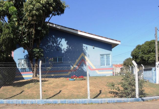Prefeitura realiza roçagem em todas as escolas da rede
